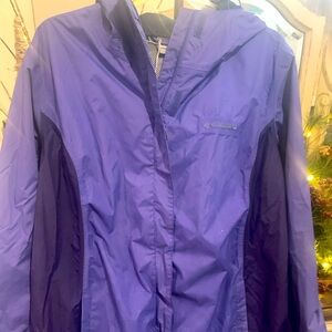 Columbia Rain/Wind Jacket Gently Loved & In Excellent Condition